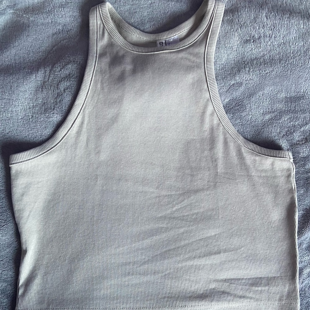 Gray Crop Tank
Top - Size: L - H&M